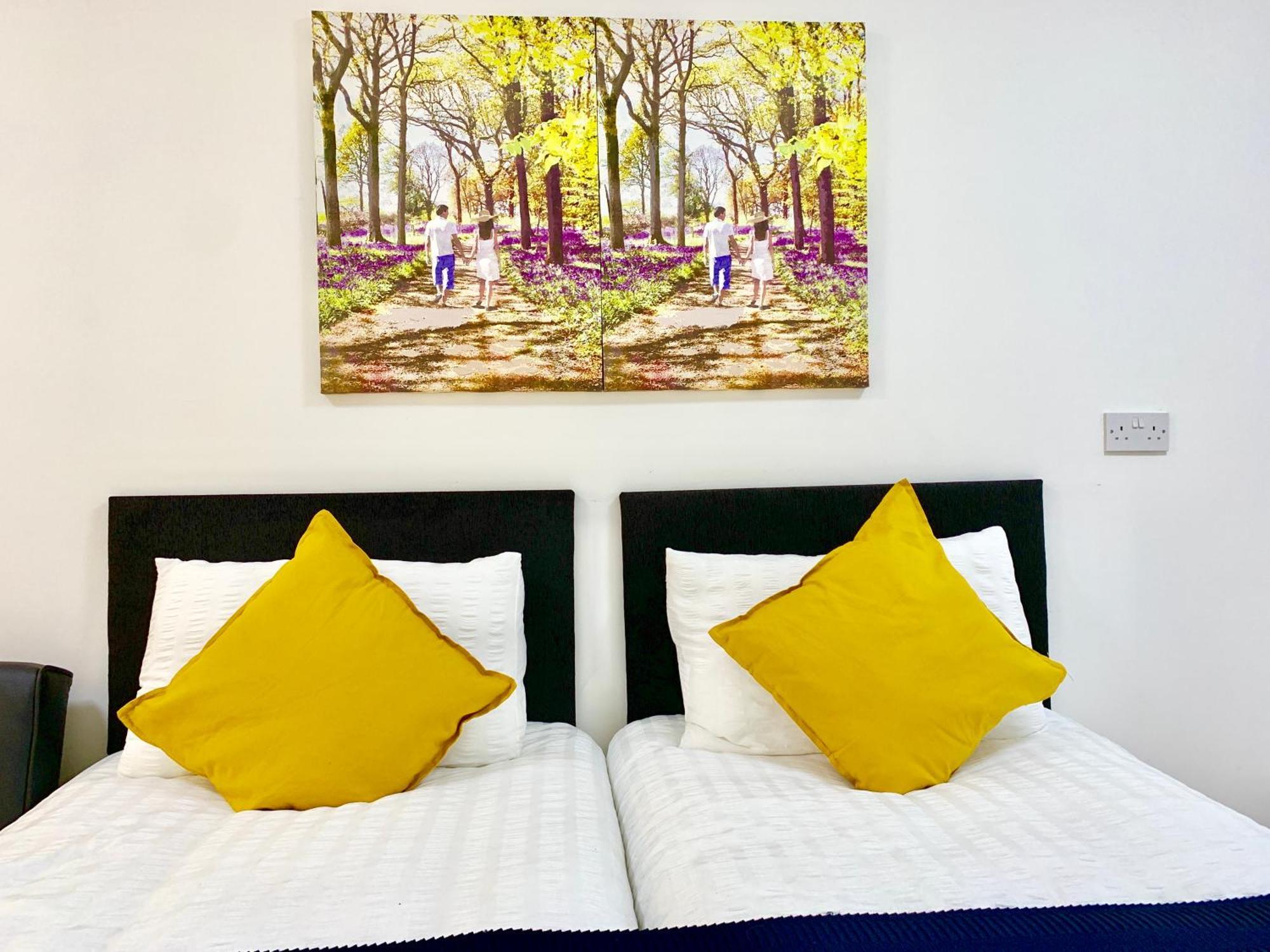 London Studio Apartments, Private Bathroom, Kitchenette, Parking, Np2 外观 照片