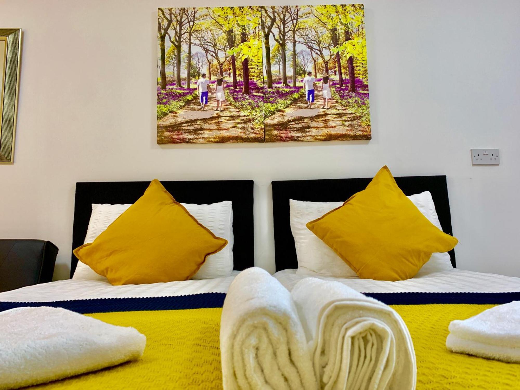 London Studio Apartments, Private Bathroom, Kitchenette, Parking, Np2 外观 照片