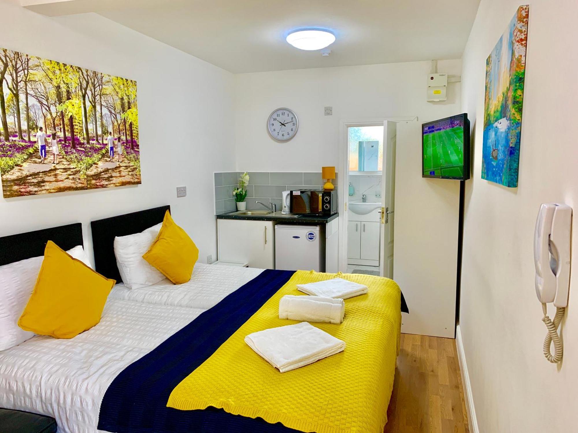 London Studio Apartments, Private Bathroom, Kitchenette, Parking, Np2 外观 照片