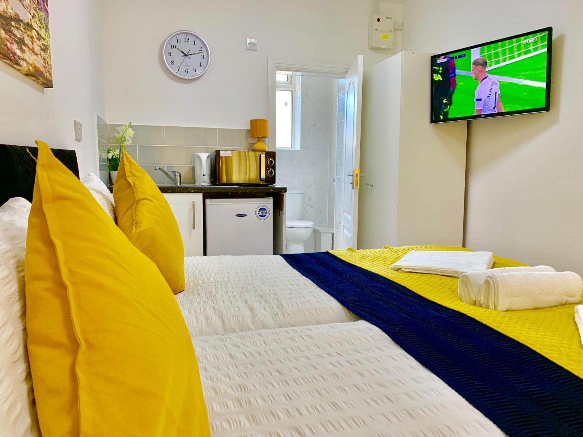 London Studio Apartments, Private Bathroom, Kitchenette, Parking, Np2 外观 照片