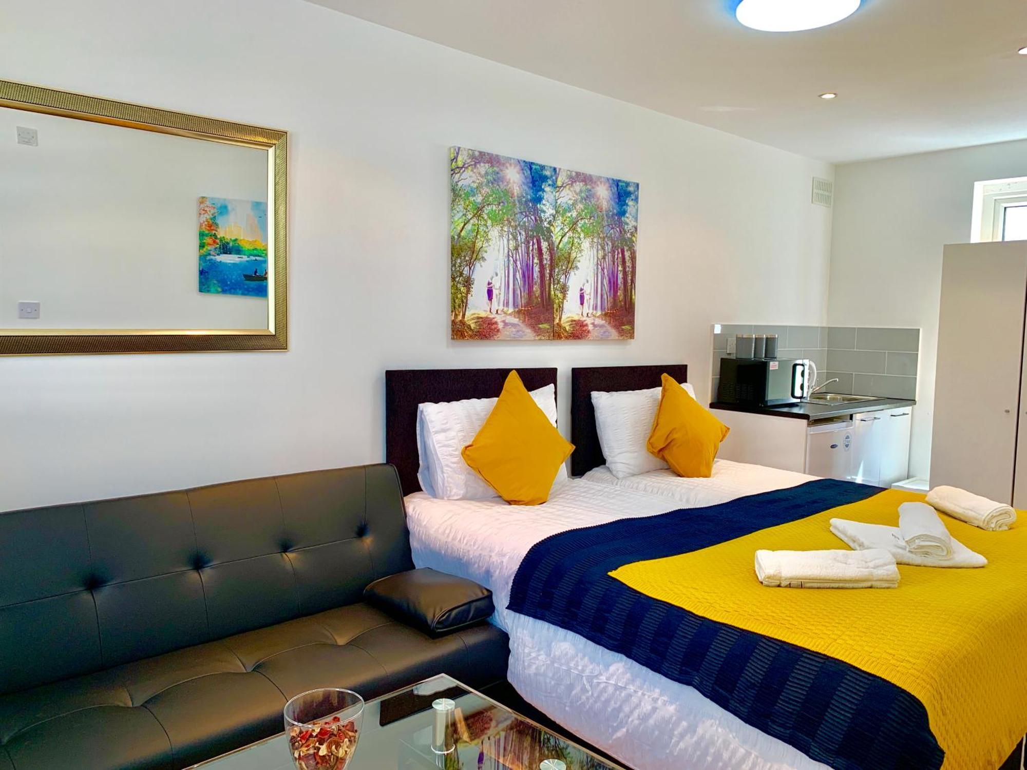 London Studio Apartments, Private Bathroom, Kitchenette, Parking, Np2 外观 照片