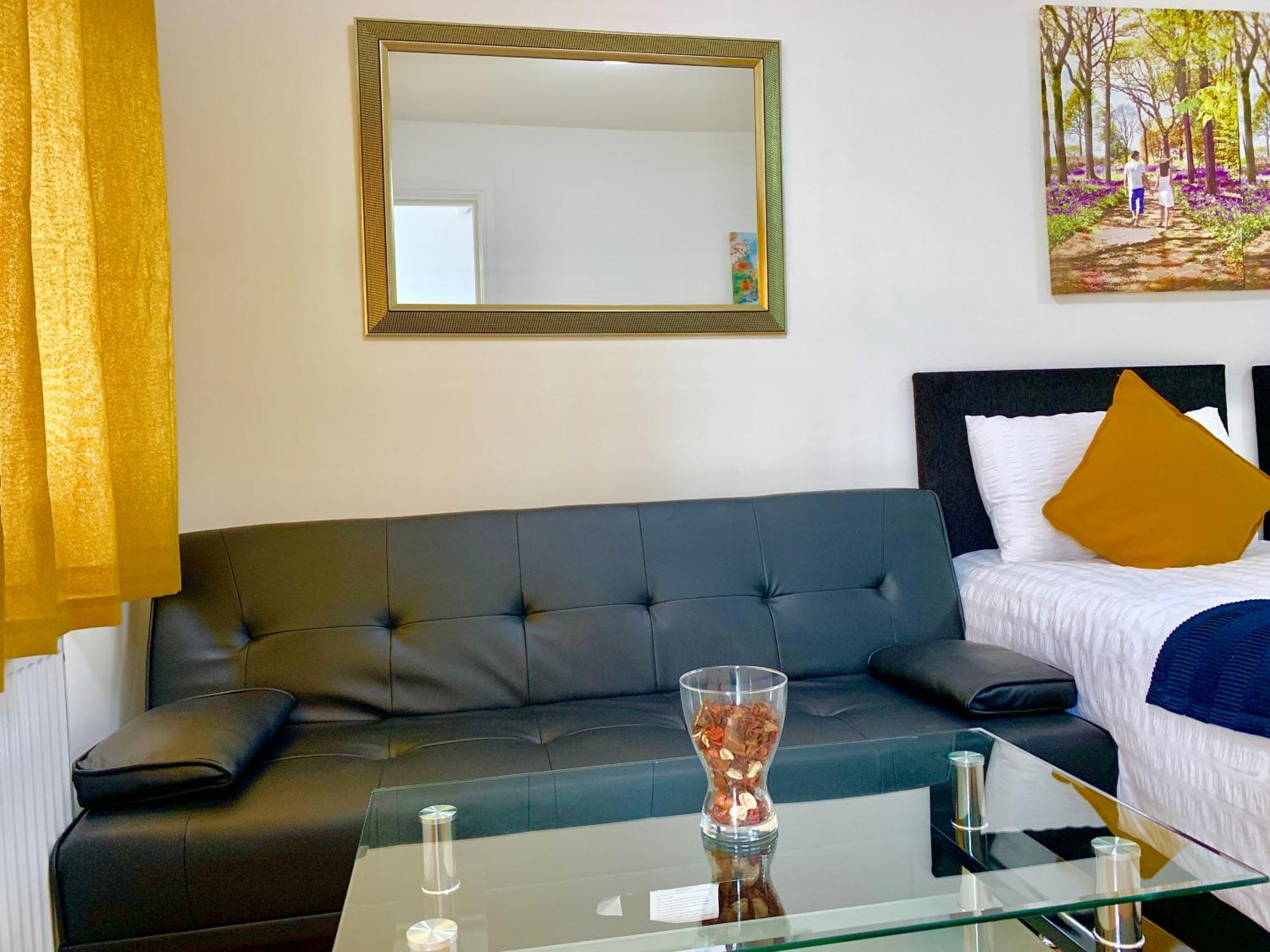 London Studio Apartments, Private Bathroom, Kitchenette, Parking, Np2 外观 照片